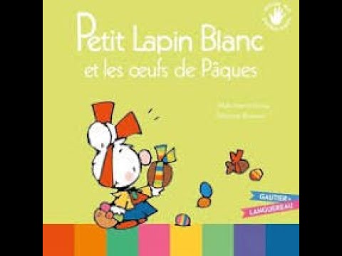 Une Jolie Petite Fille Avec Des Oreilles De Lapin Et Des œufs Colorés Sur  Un Lit Blanc à La Maison Jouant Et Souriant Un Enfant Blond Célèbre  Joyeuses Pâques