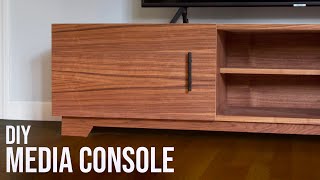 MidCentury Modern TV Stand // DIY Woodworking