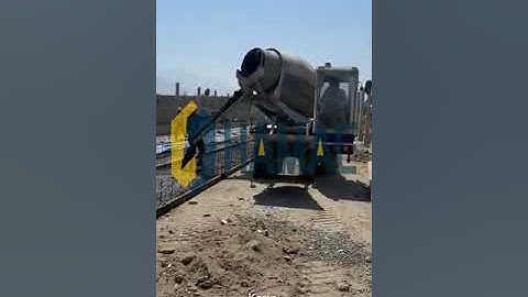 How does self loading mobile concrete mixer work?