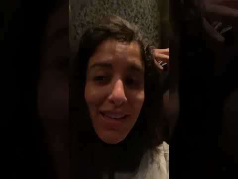 Η Μαρίνα Σάττι κλείστηκε στο ασανσέρ πριν εμφανιστεί σε τηλεοπτική εκπομπή