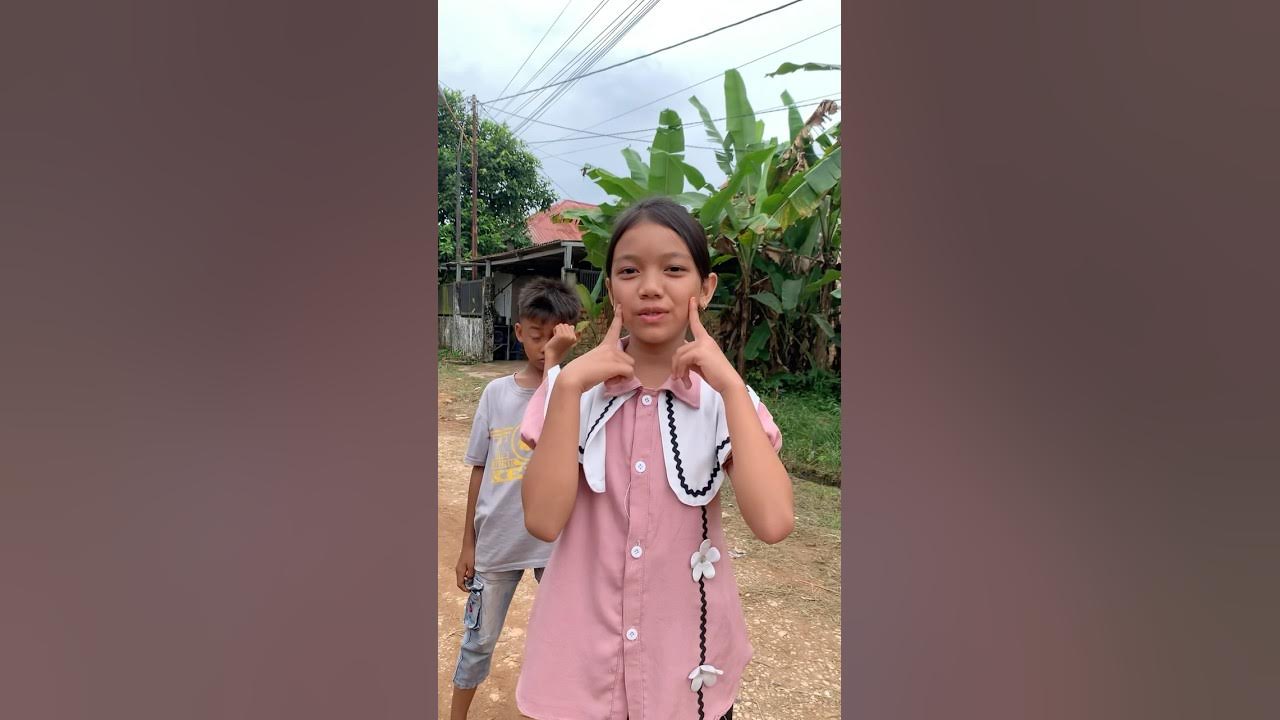 Kupu-kupu terbang melayang #shorts Kupu-kupu terbang melayang #shorts