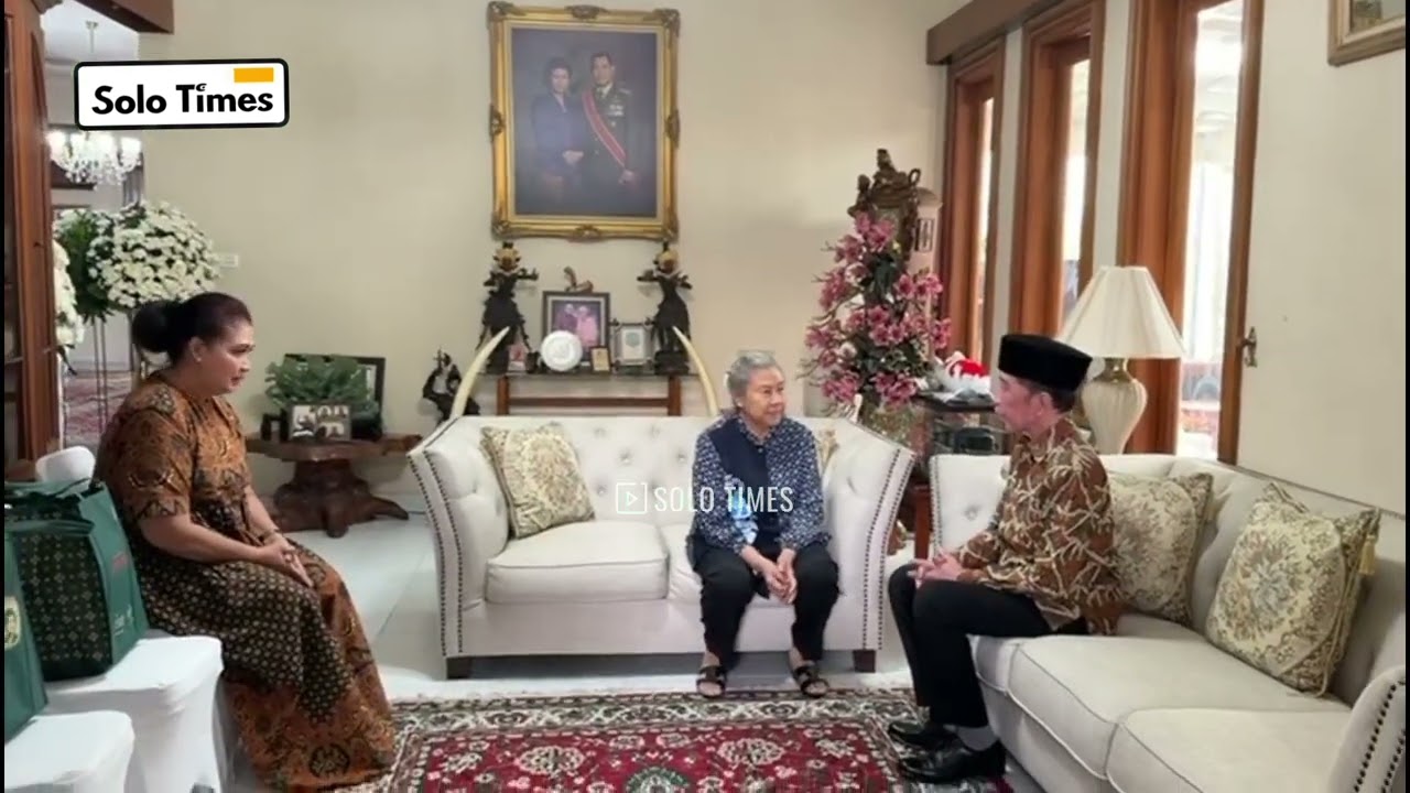 Jokowi Sempatkan Takziah ke Kediaman Wapres ke-6 Alm Try Sutrisno