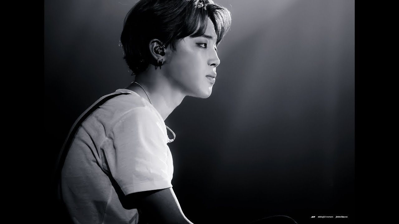 Картинки чимина черно белые