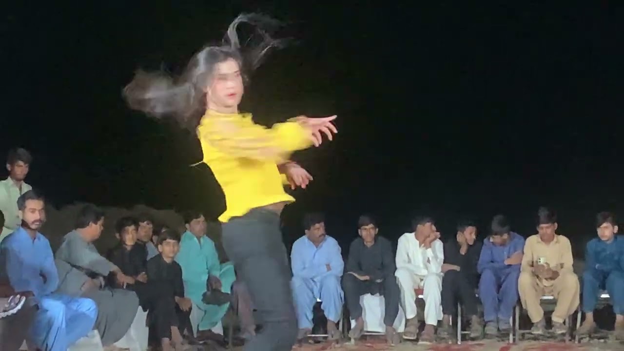 Yellow suit me Saraiki dance kmal kr dea es say Tu