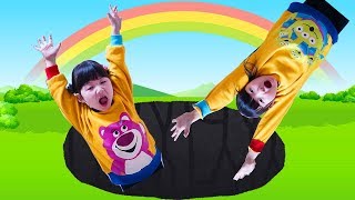 Download lagu 巨大の穴に落ちた 子供遊び場で鬼ごっこ Hanemari Play Tag game at kids indoor Playground 巨大の穴に落ちた 子供遊び場で鬼ごっこ Hanemari Play Tag game at kids indoor Playground