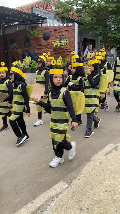 Kostum Unik Lucu Karnaval