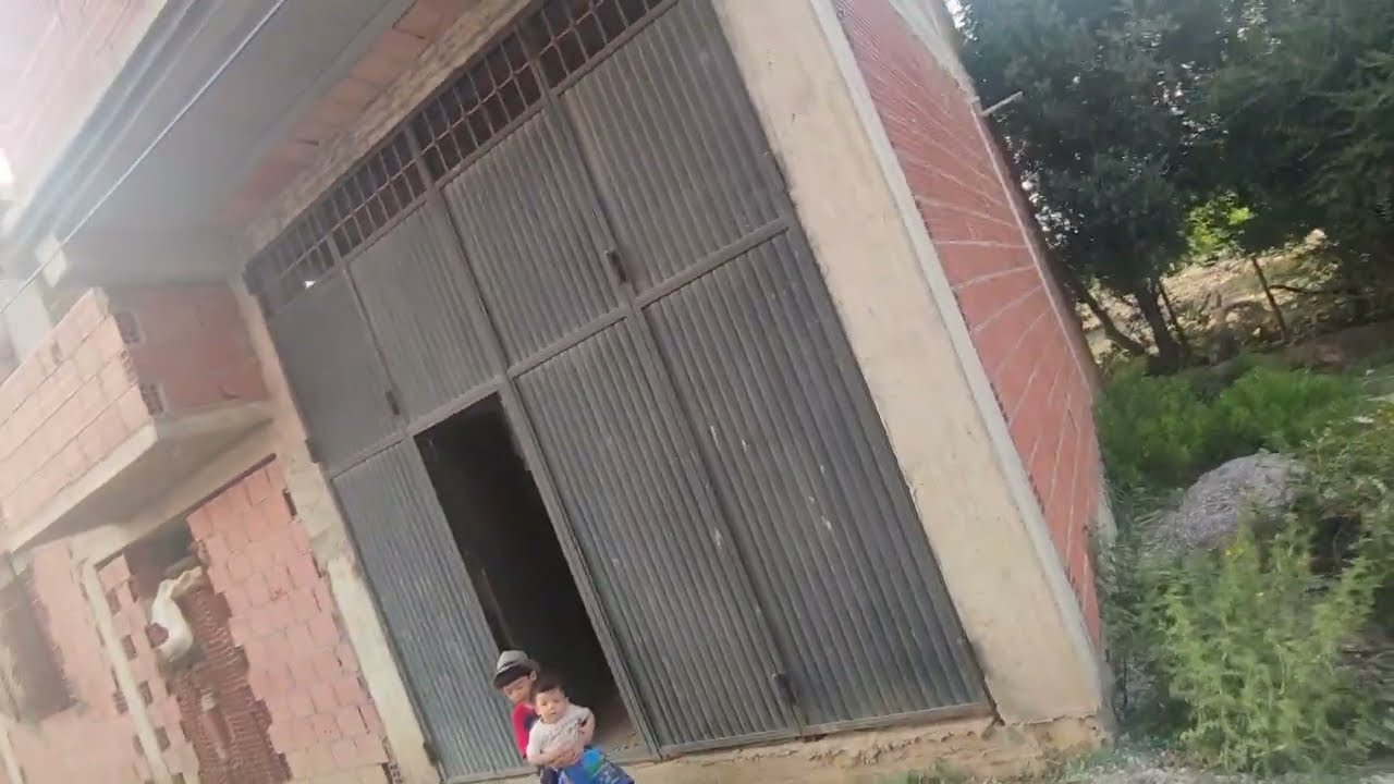 كركاسا للبيع البليدة اولاد سلامة حي الرميل المساحة 170م السعر 600مليون الوتائق عقد عرفي 0673014789