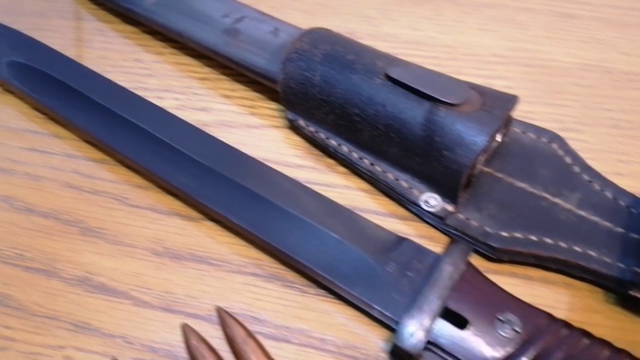 一杆老枪,几年前收藏的一杆毛瑟98K步枪,1942年出品,还有一把品相完美的98K刺刀,原配的披挂和刀鞘。作为军品收藏,98K是不能逾越的 ...