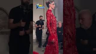 Manken Şevval Şahin, Çıktığı Defilede Transparan Elbisesiyle Dikkat Çekti.