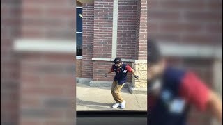 Walmart Guy Show His Dance Skills While Doing The "In My Feeling" Challenge
