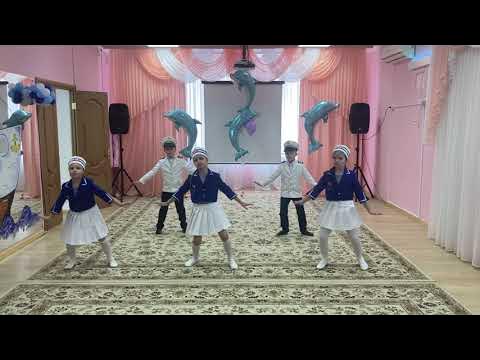 Танец моряков в детском саду песня. Костюм для танца в дет саду ты морячка я моряк. покажи танец моряка в садике 27. движения под музыку я морячка ты моряк в детском саду.