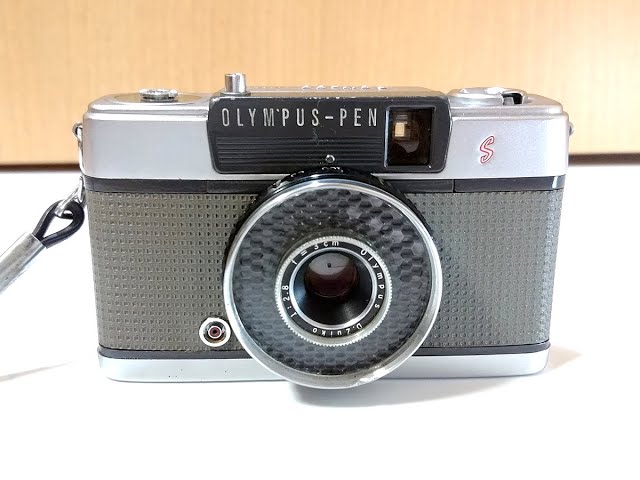 OLYMPUS PEN EES D.Zuiko 30mm F2.8 Film Camera - YouTube