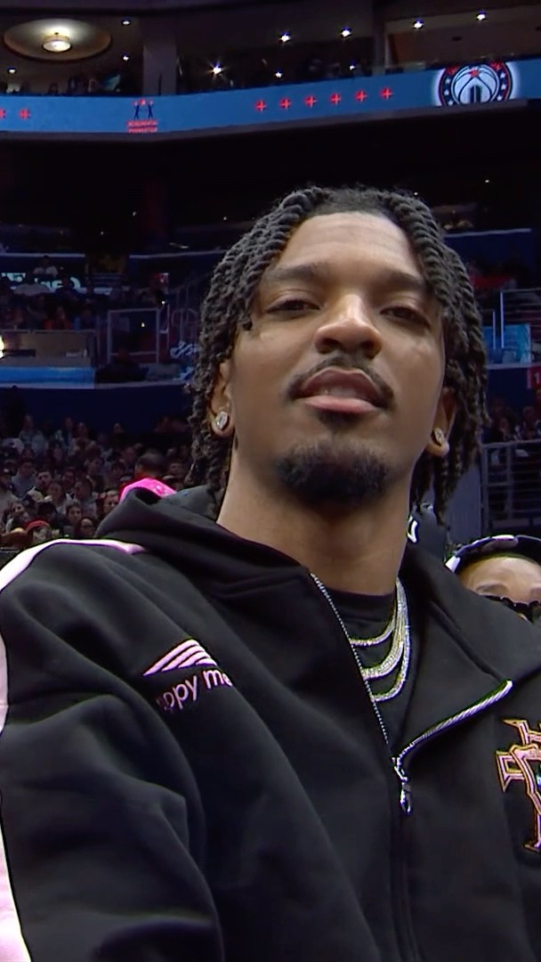 Jayden Daniels hanging out courtside in DC ?