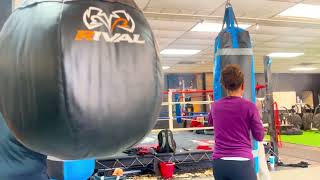 Who you workout around matters #burnfat #boxing #groupworkout  