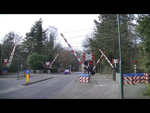 Spoorwegovergang Vught // Dutch railroad crossing
