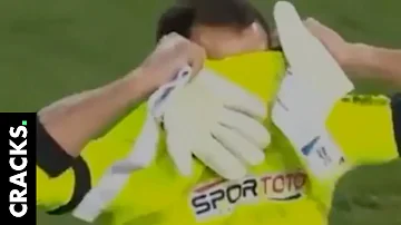 Cosa succede se il portiere prende il rosso?