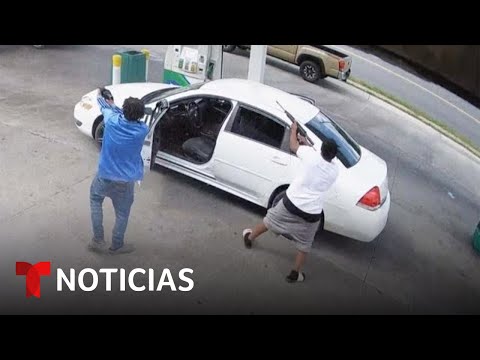 Macabro intercambio de disparos en una estación de gasolina | Noticias Telemundo