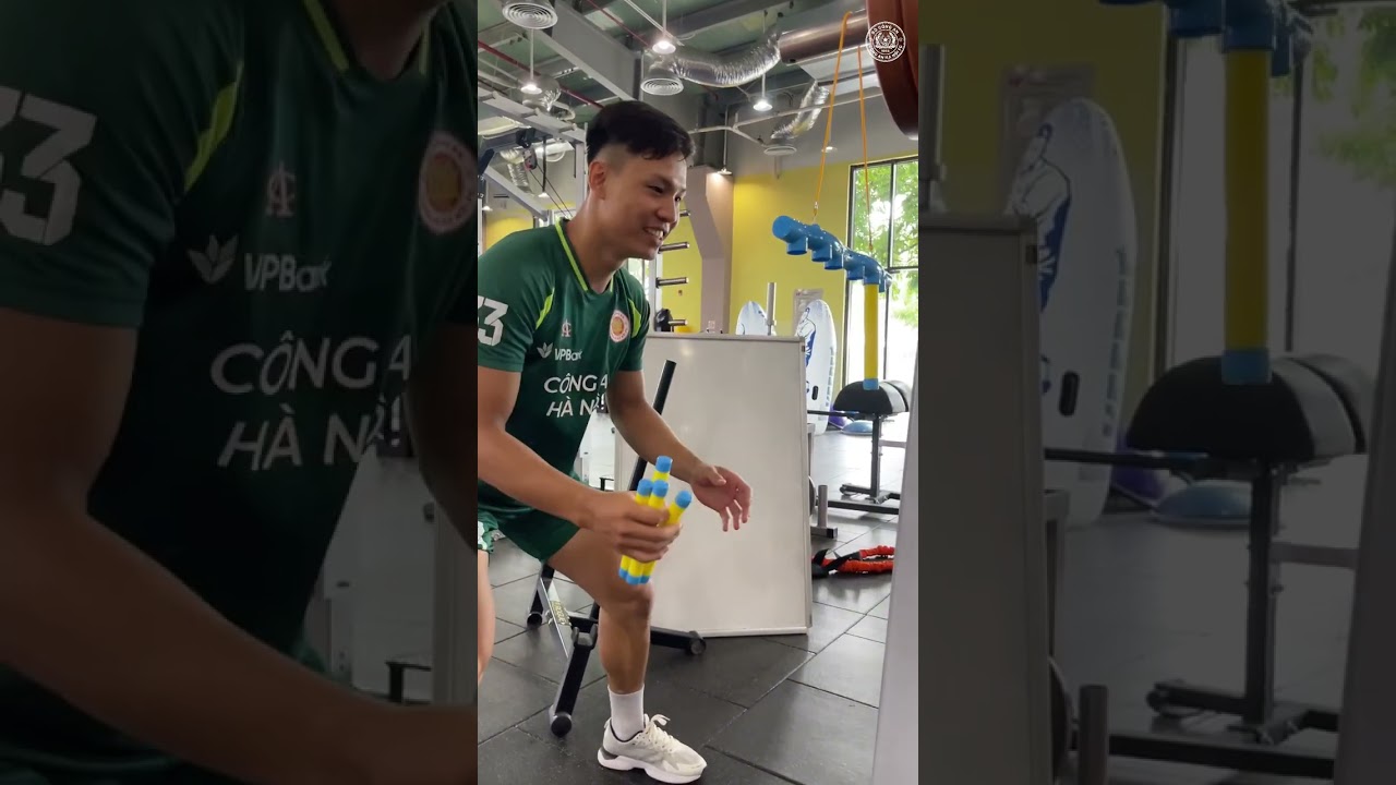 Trò chơi "gậy thả rơi" cùng các cầu thủ CLB CAHN