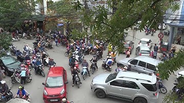 Ùn tắc giao thông tại các cổng trường học ở thành phố Thanh Hóa