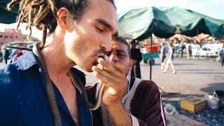 KISSING A SNAKE!
