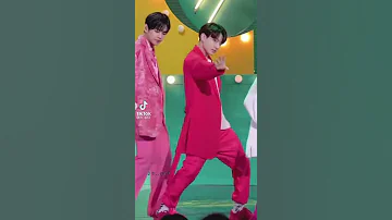 رقص BTS على اغنيه 
