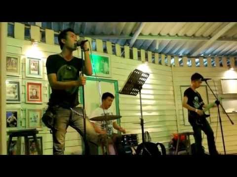 เธอไม่ได้อยู่คนเดียวบนโลกนี้ - คิง พิเชษฐ์(Cover by MAI)