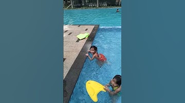 Hai Bé Bơi Hồ Bơi Tại Khu Căn Hộ Ehome Southgate (2)