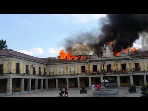 El Ayuntamiento de Brunete, arrasado x las llamas