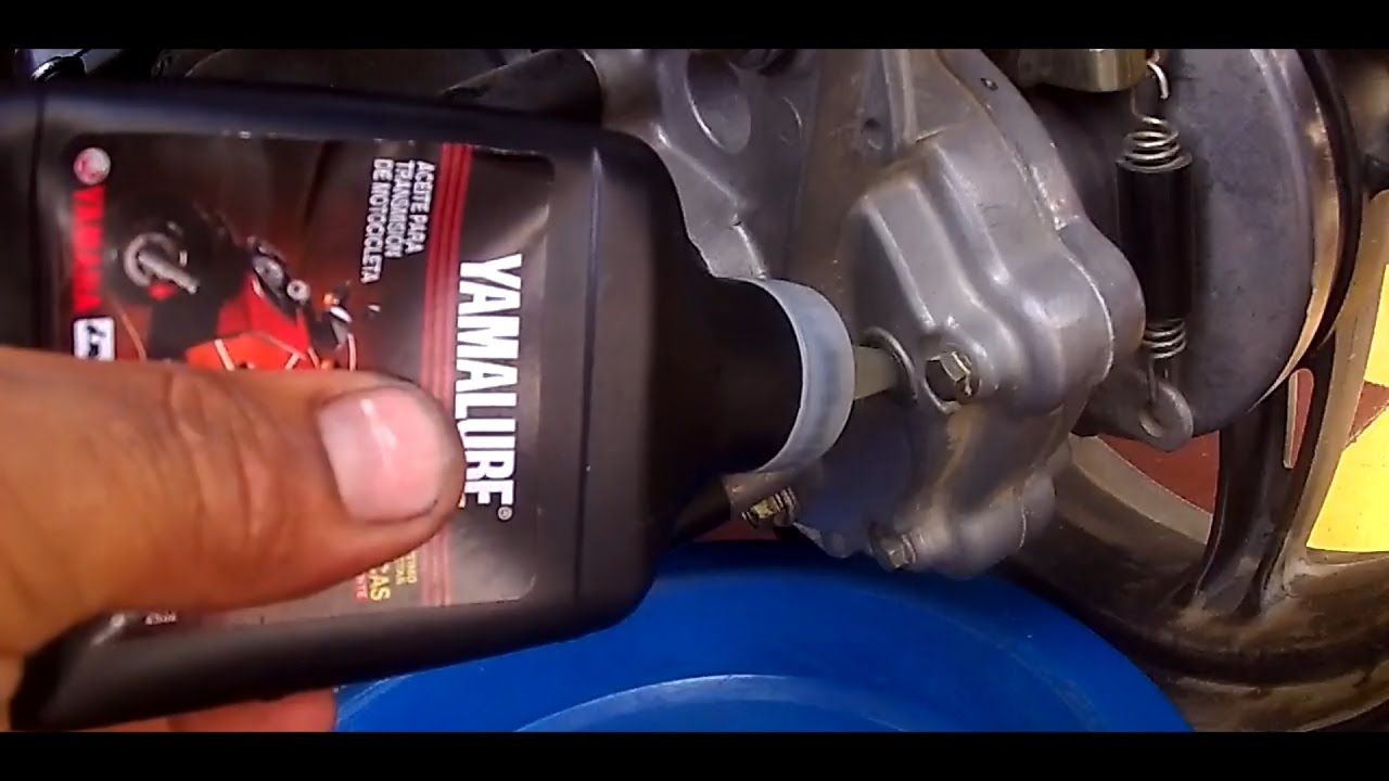 como cambiar el aceite de motor y transmision de agility rs kymco - YouTube