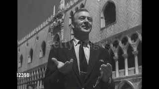 Gary Cooper feeding pigeons in Venice, 1955