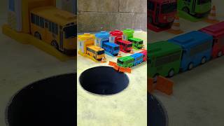 Big Tayo Pushing Baby Tayo And friends Into Pit #jcb #jcbvideo #tractor #train #tayo