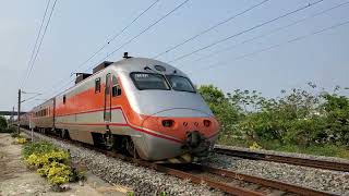 134次自強號通過(12車附掛PPM兩鐵車廂)