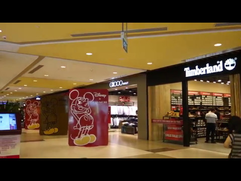 SINGAPORE&#39;S LARGEST OUTLET MALL - YouTube