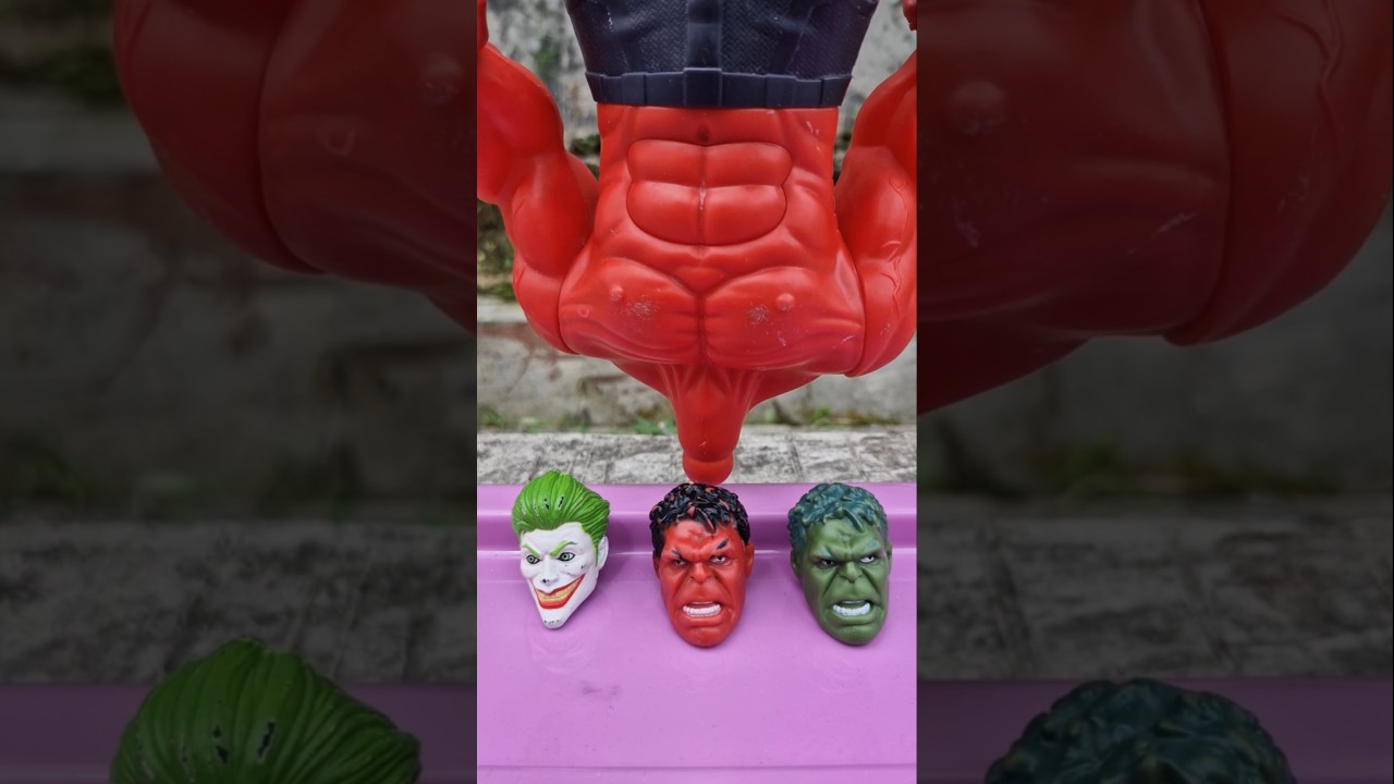 Red Hulk Would Rather Choose The Head Of Joker 