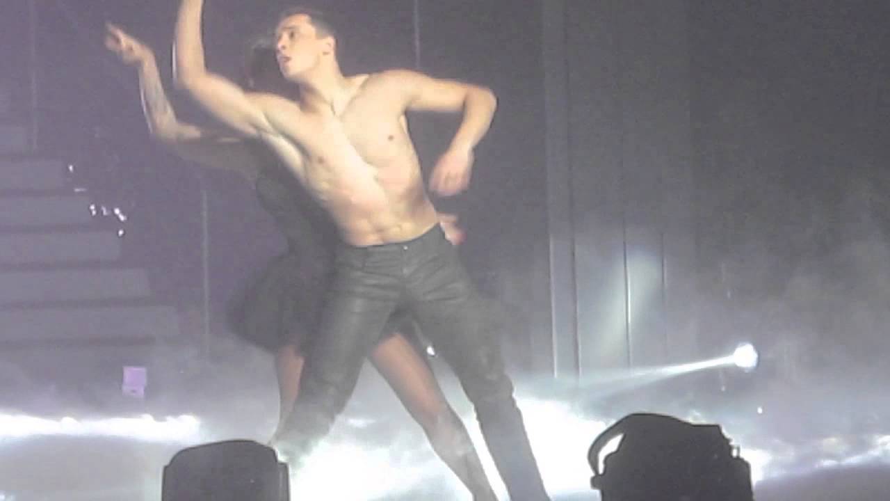 ALIZEE - BLACK SWAN - Danse avec les stars - ( Saint-Etiènne )