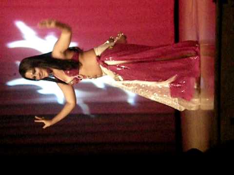 belly dancing :D fergusons got talent (Valentina Arias)