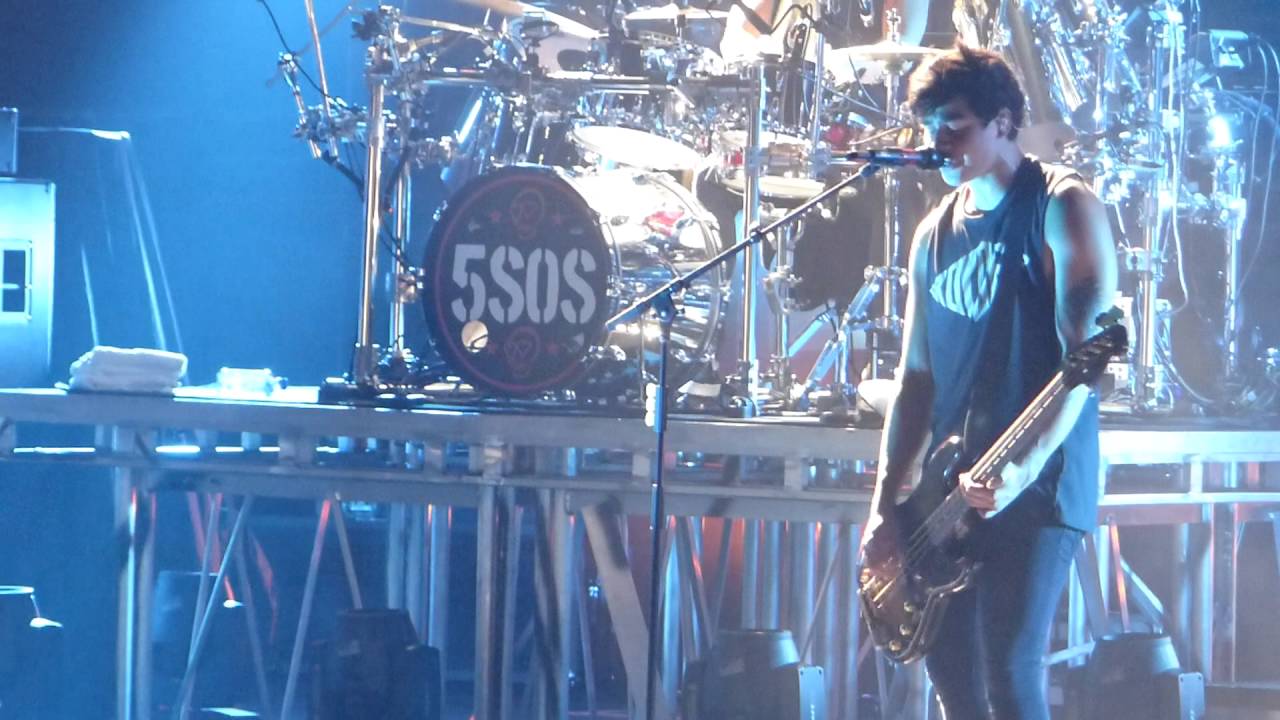 5SOS - Outer Space/Carry On - Live Detroit, MI 7/27/16