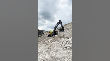 2 big machines moving the aggregates #excavator #wheelloader #volvo #dumptruck
