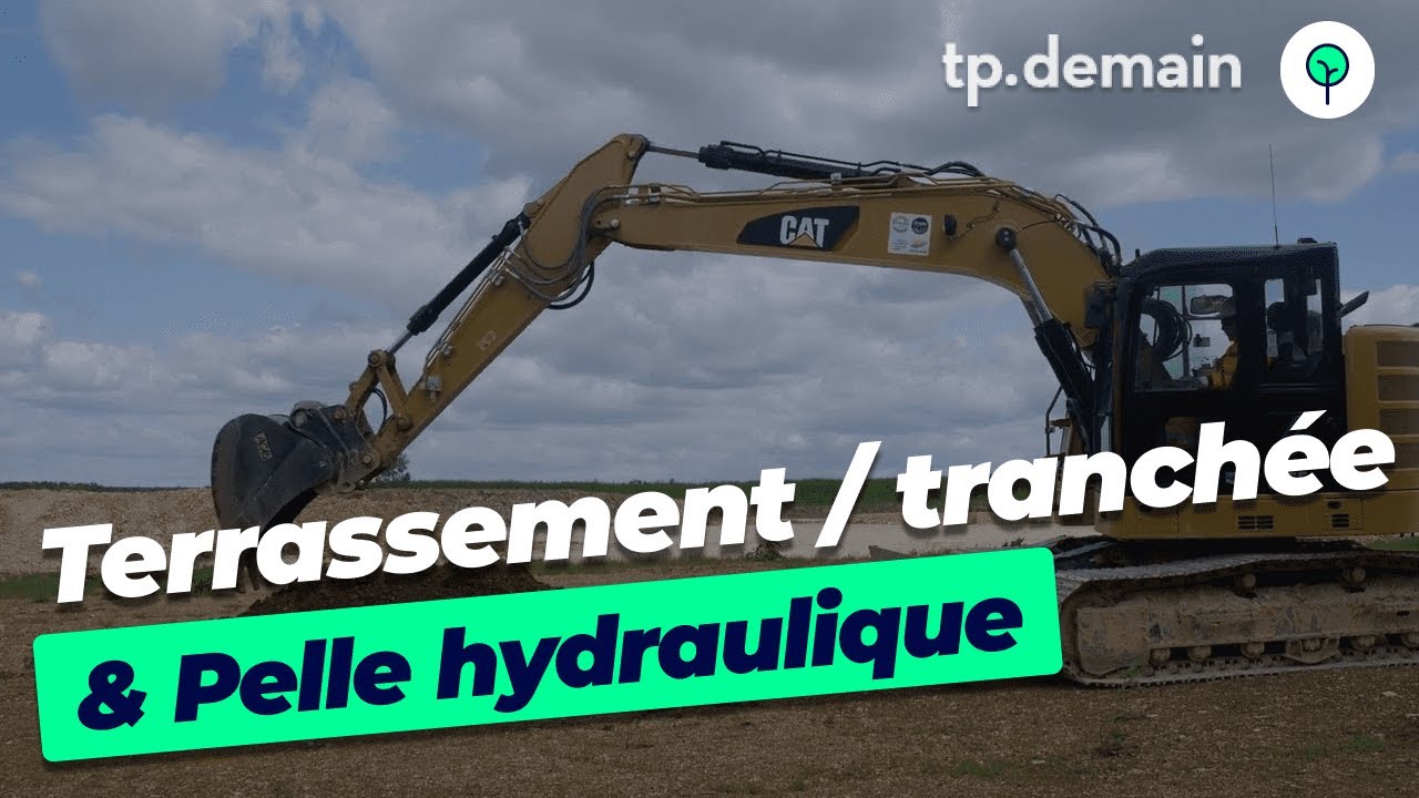 Terrassement d'une tranchée à l'aide d'une pelle hydraulique