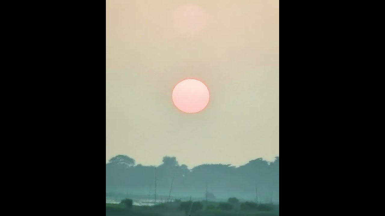 মানিকগঞ্জের গ্রামে গ্রামে মজার দৃশ্য উঁকি মারে।