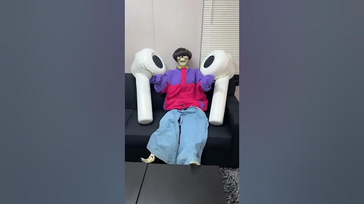 What people who wear AirPods think they look like