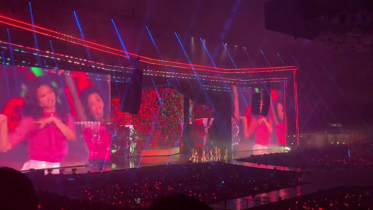 [FanCam] Twice (트와이스) performing TT & Fancy at Twicelights in Seoul 52519