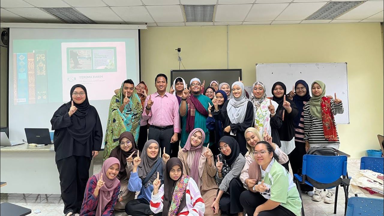 Tutorial pemakaian kain rida' - YouTube