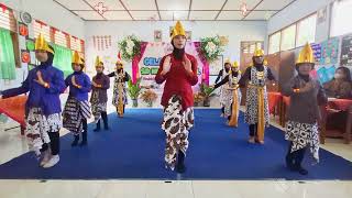 স্টুডেন্টস ফিট ওয়ান্ডারল্যান্ড ডান্স টিচার 