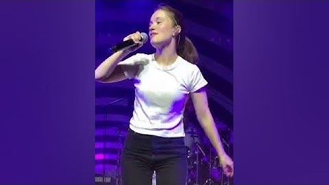 Sigrid - A DRIVER SAVED MY NIGHT - LIVE Philadelphia TLA 09/29/22 AJB