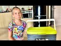 Папа и дочь пытаются открыть холодильник!