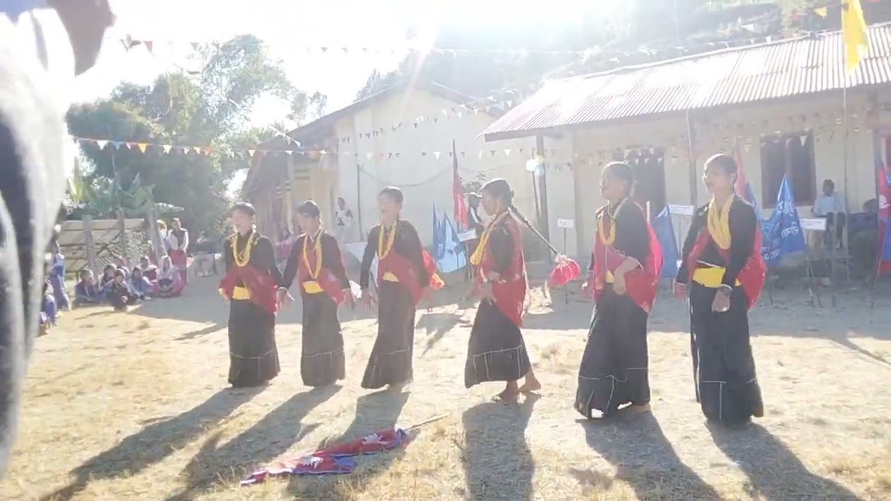 Hamro naco kasto laga xa ramro lagema laike kamenta garidinu hola