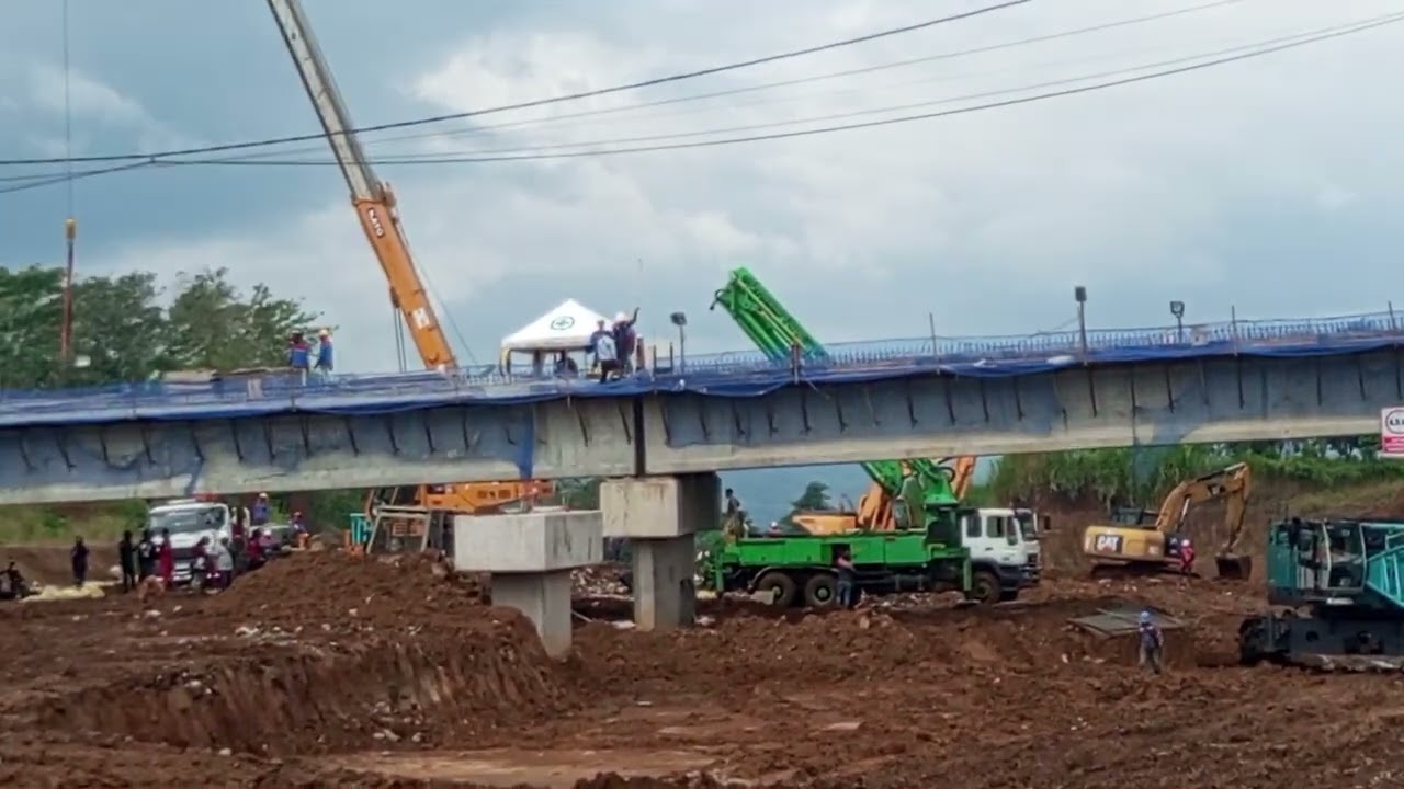 Roling crane 200 ton 