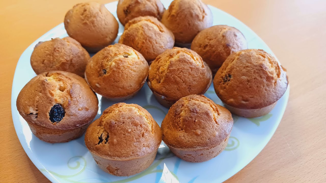 Rosinen-Muffins - einfach &amp; lecker - YouTube