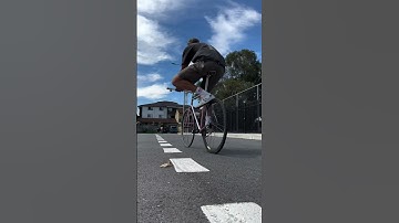 How to stop on a fixie #bike #fixiebike #fixedgearbicycle #fixedgear #singlespeedbike #fixie